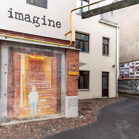 Yard Gallery In The Center By Urban Rent